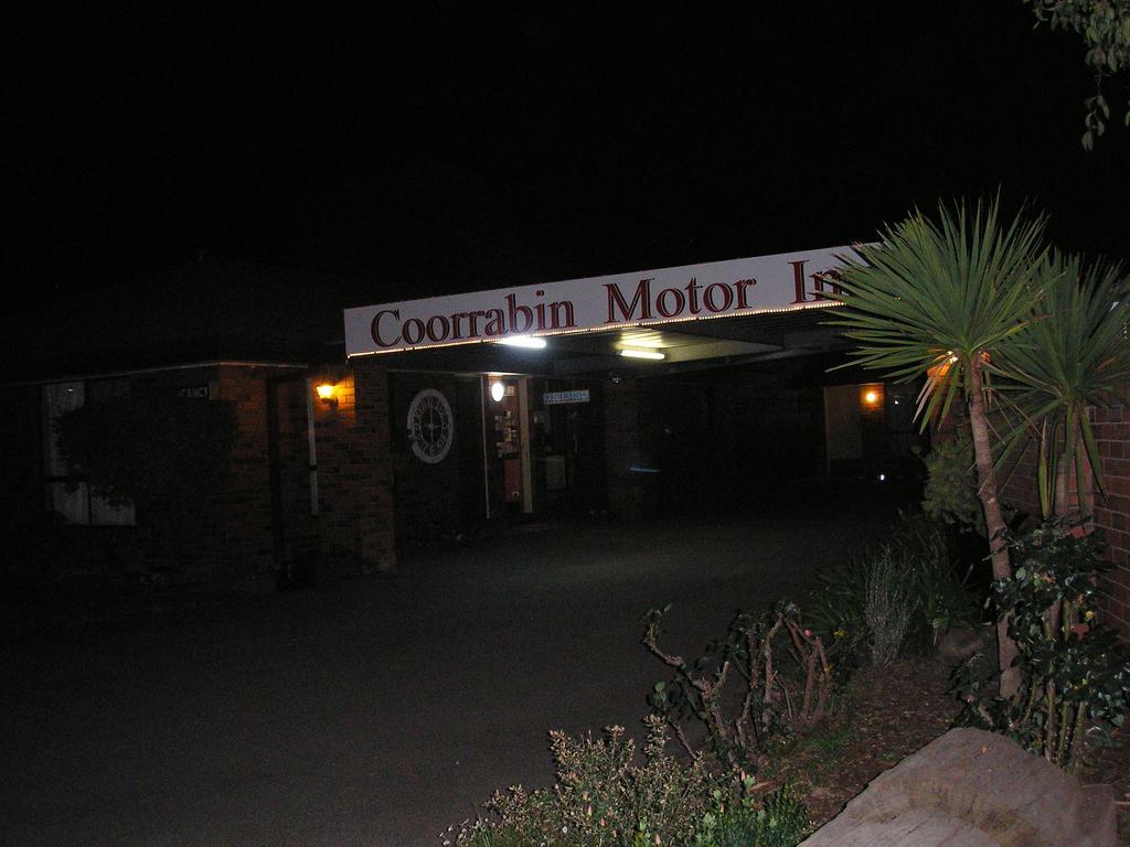 Coorrabin Motor Inn Стоол Екстериор снимка